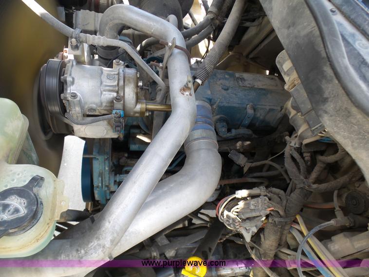 image for item N9404 2003 International 7400 bucket truck