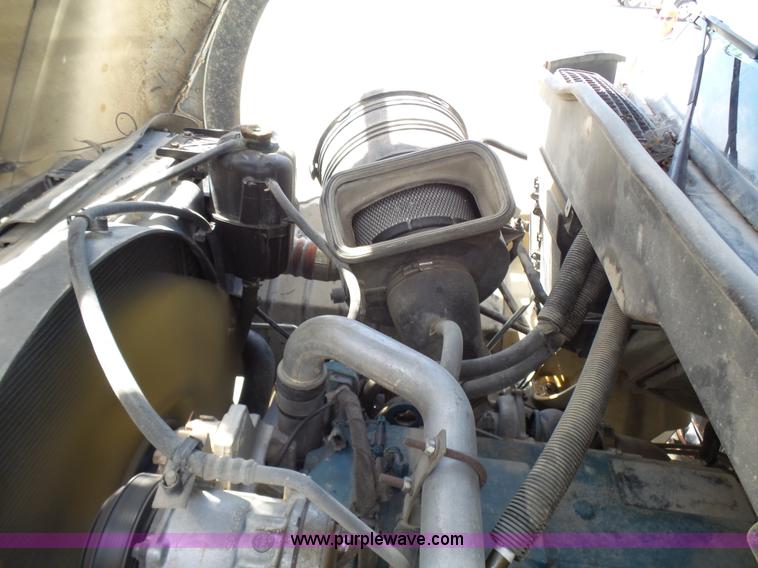 image for item N9404 2003 International 7400 bucket truck