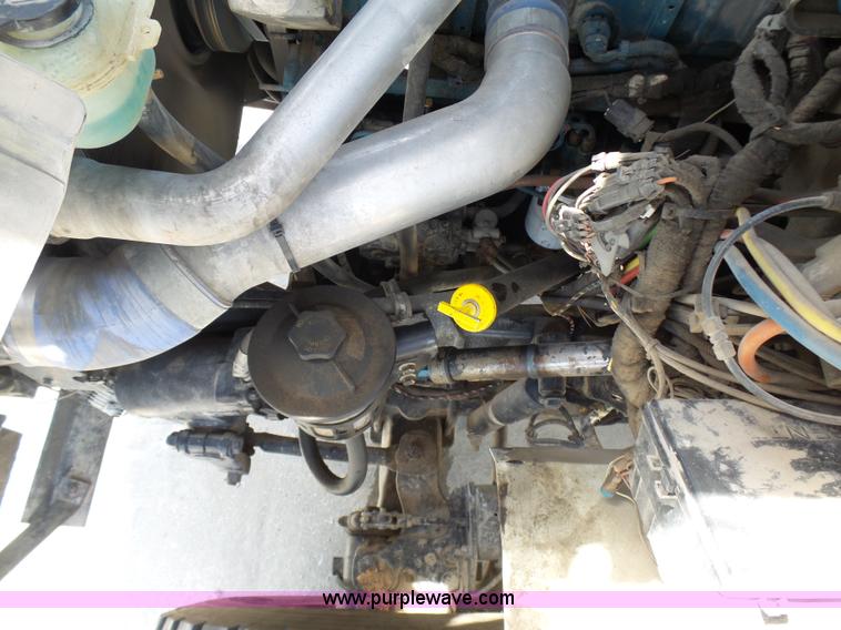 image for item N9404 2003 International 7400 bucket truck