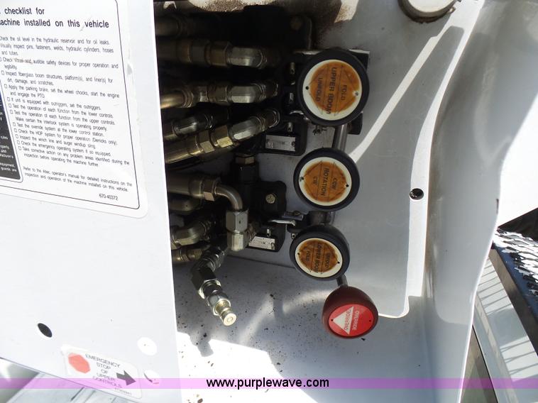 image for item N9404 2003 International 7400 bucket truck