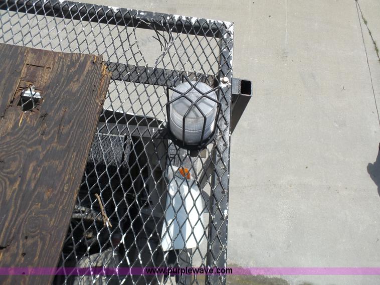 image for item N9404 2003 International 7400 bucket truck