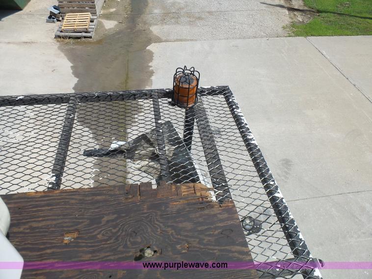 image for item N9404 2003 International 7400 bucket truck