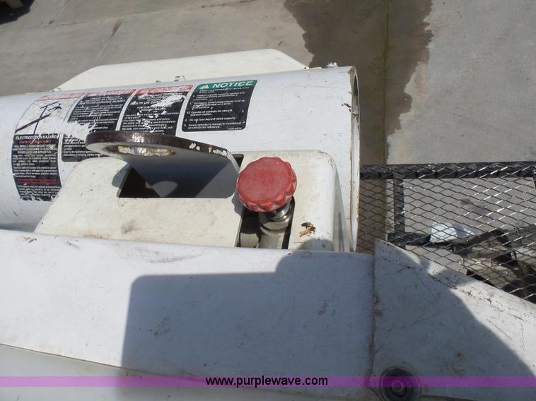 image for item N9404 2003 International 7400 bucket truck