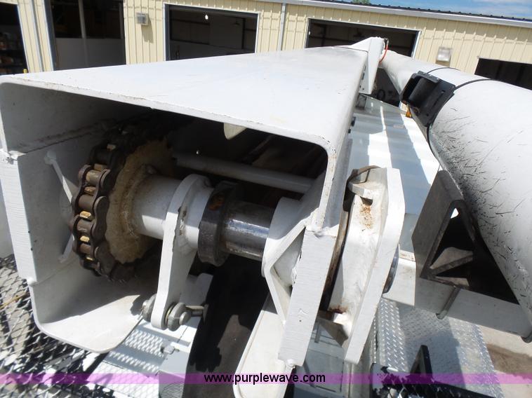 image for item N9404 2003 International 7400 bucket truck