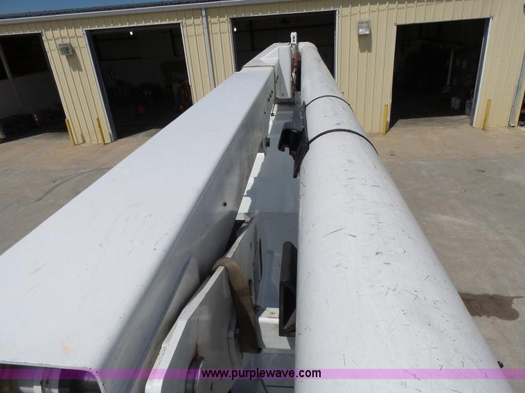 image for item N9404 2003 International 7400 bucket truck