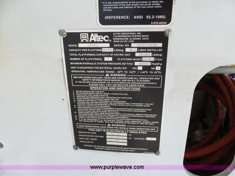 image for item N9404 2003 International 7400 bucket truck