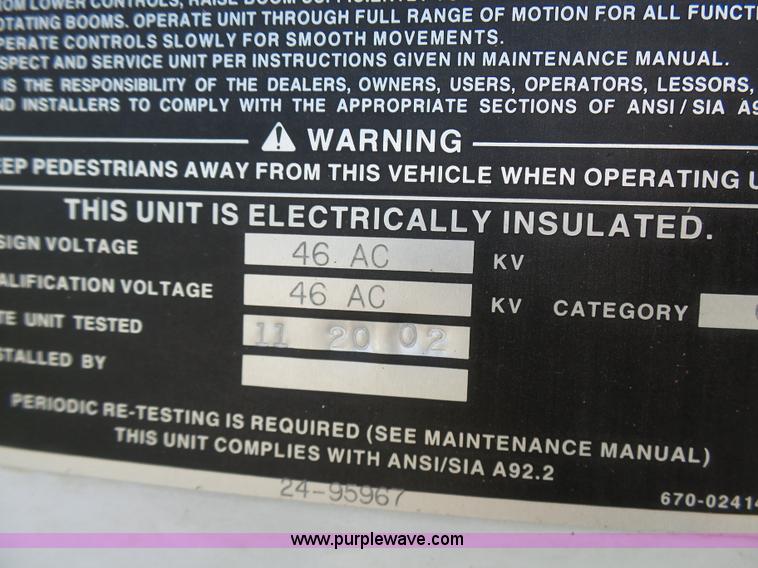 image for item N9404 2003 International 7400 bucket truck