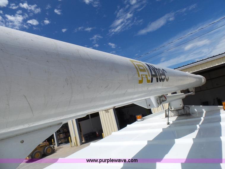 image for item N9404 2003 International 7400 bucket truck