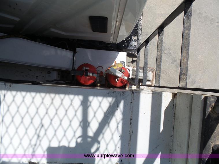 image for item N9404 2003 International 7400 bucket truck