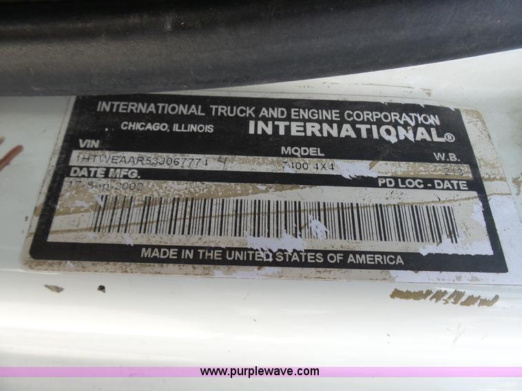image for item N9404 2003 International 7400 bucket truck
