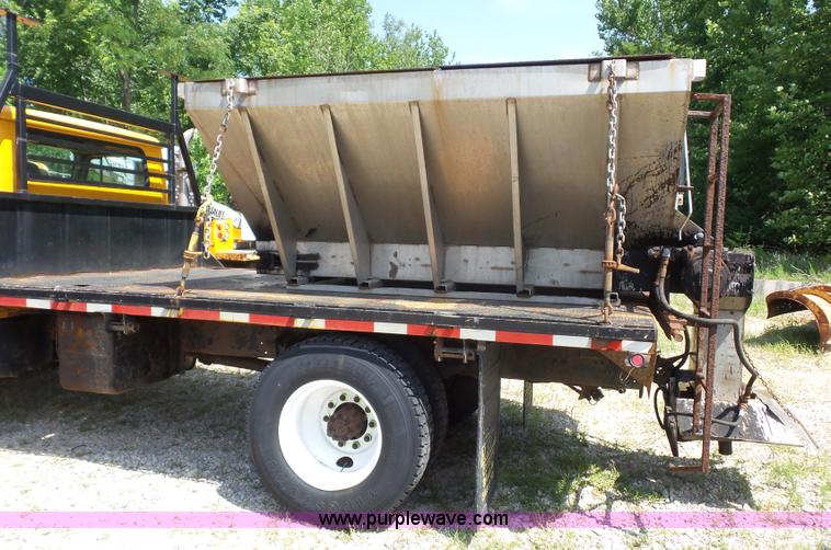 image for item K1732 1997 International 4900 flatbed truck