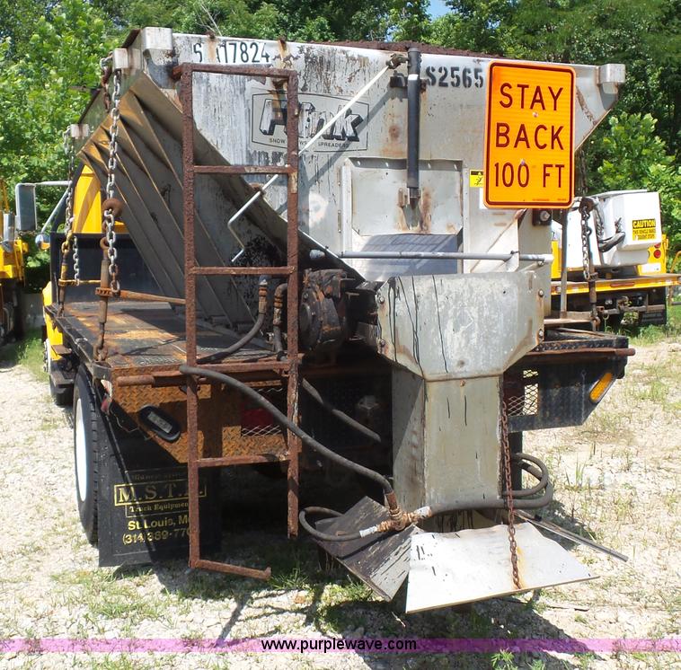 image for item K1732 1997 International 4900 flatbed truck