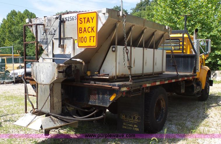 image for item K1732 1997 International 4900 flatbed truck