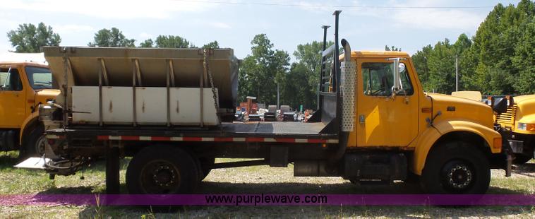 image for item K1732 1997 International 4900 flatbed truck