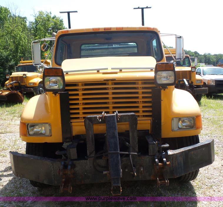 image for item K1732 1997 International 4900 flatbed truck