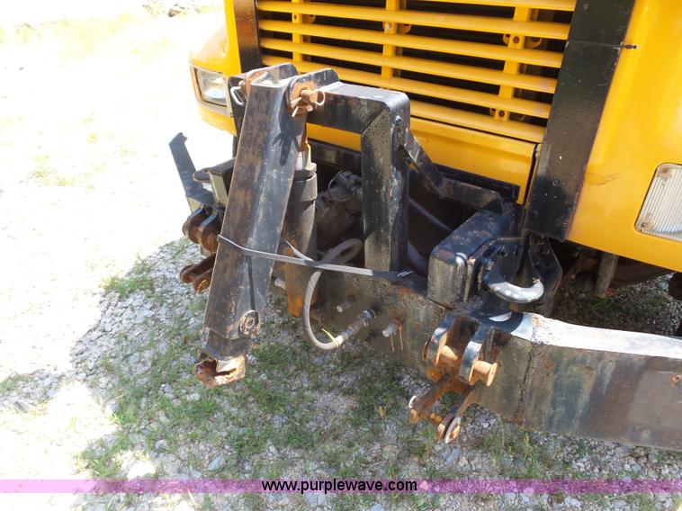 image for item K1732 1997 International 4900 flatbed truck