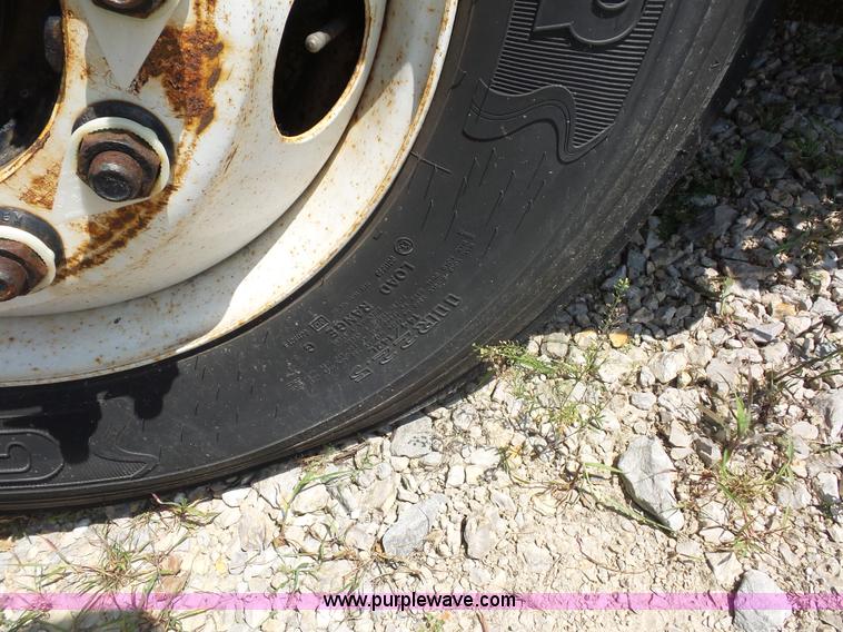 image for item K1732 1997 International 4900 flatbed truck