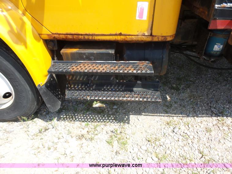 image for item K1732 1997 International 4900 flatbed truck