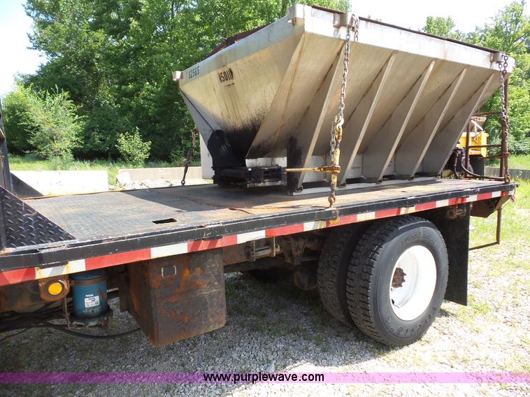 image for item K1732 1997 International 4900 flatbed truck