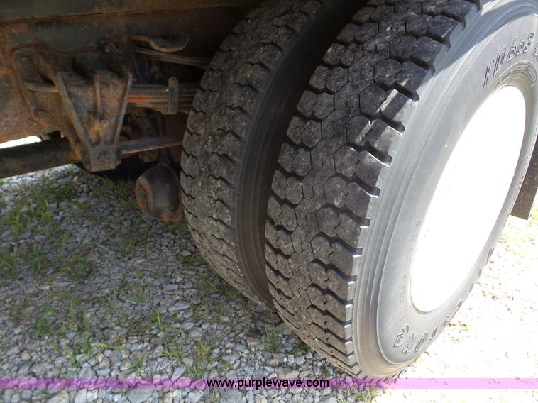 image for item K1732 1997 International 4900 flatbed truck