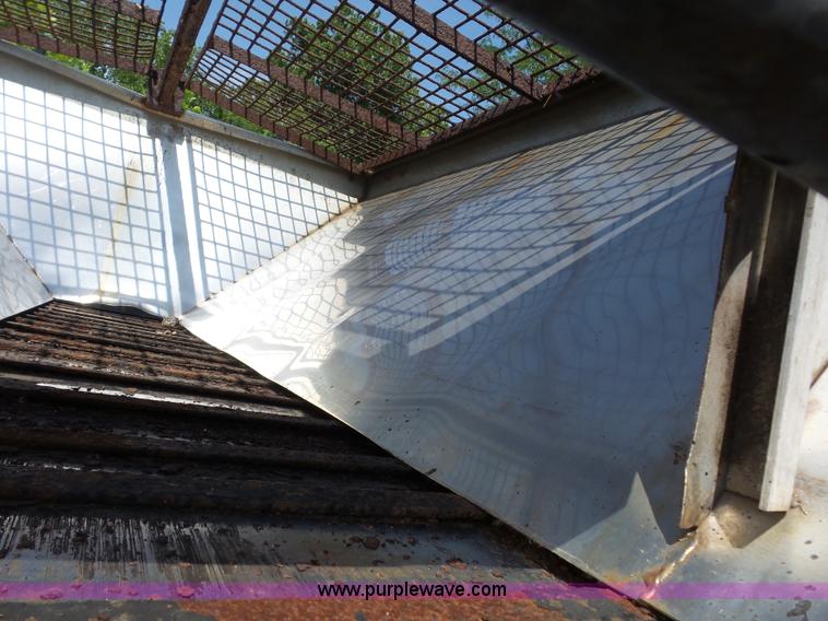 image for item K1732 1997 International 4900 flatbed truck