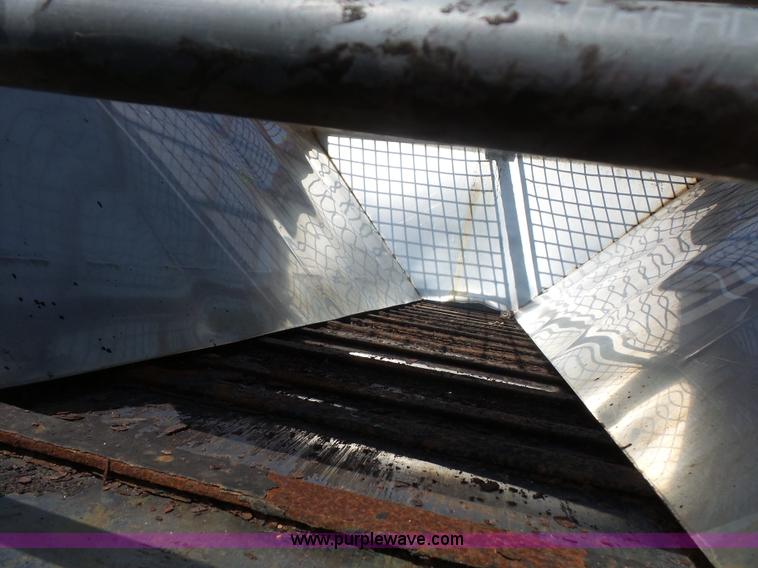 image for item K1732 1997 International 4900 flatbed truck