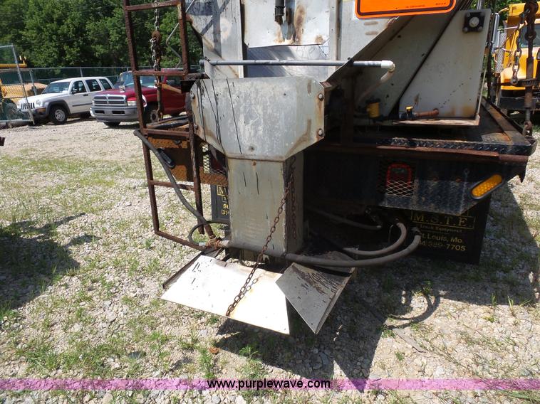 image for item K1732 1997 International 4900 flatbed truck