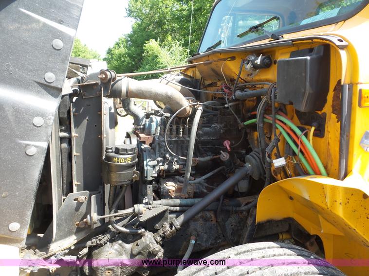 image for item K1732 1997 International 4900 flatbed truck