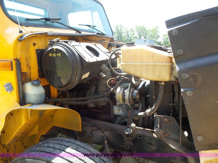 image for item K1732 1997 International 4900 flatbed truck