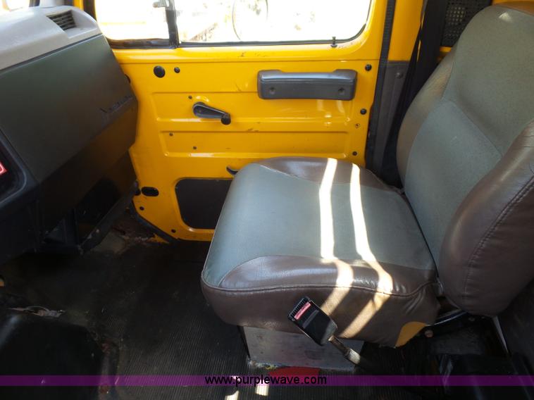 image for item K1732 1997 International 4900 flatbed truck