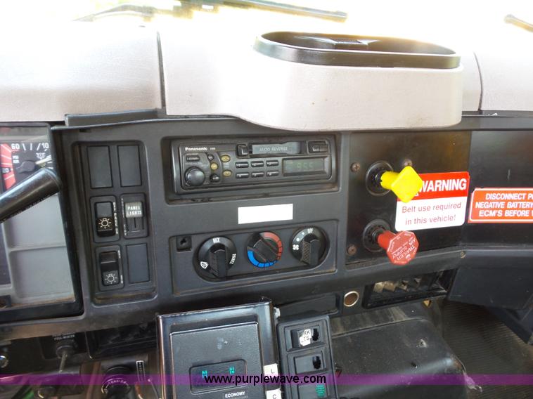 image for item K1732 1997 International 4900 flatbed truck