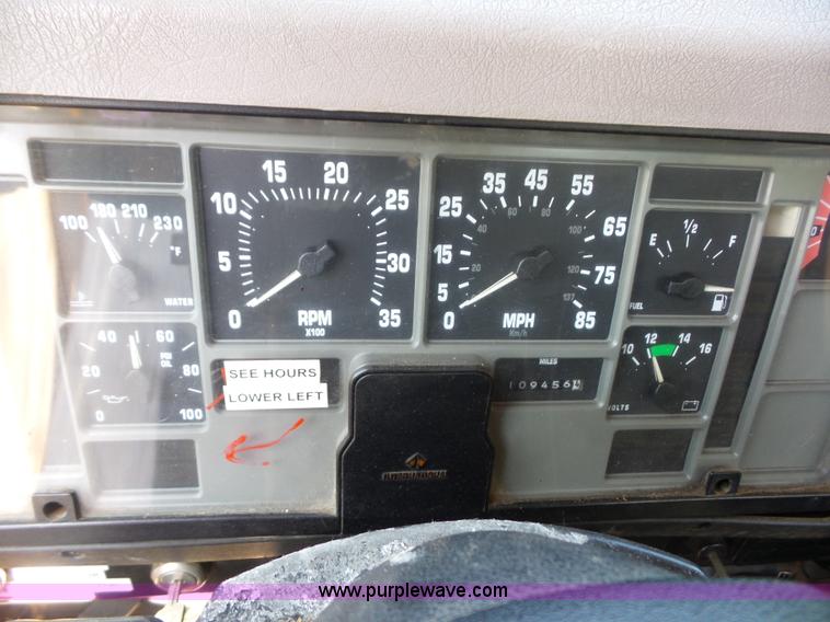 image for item K1732 1997 International 4900 flatbed truck