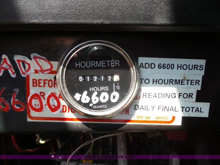 image for item K1732 1997 International 4900 flatbed truck