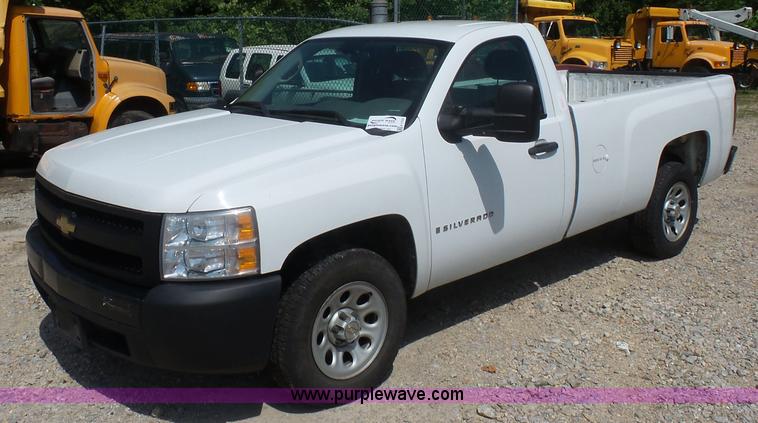 image for item K1733 2008 Chevrolet Silverado 1500 pickup truck
