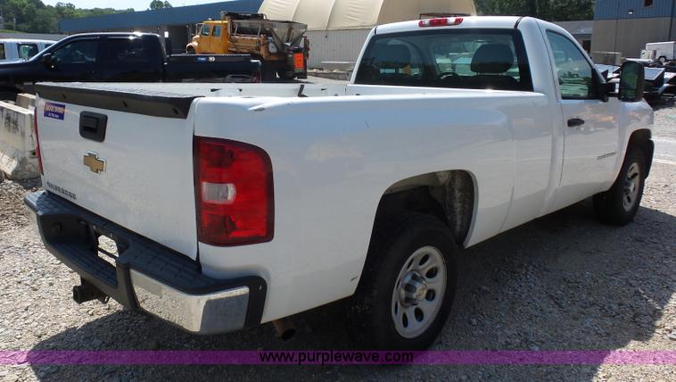 image for item K1733 2008 Chevrolet Silverado 1500 pickup truck