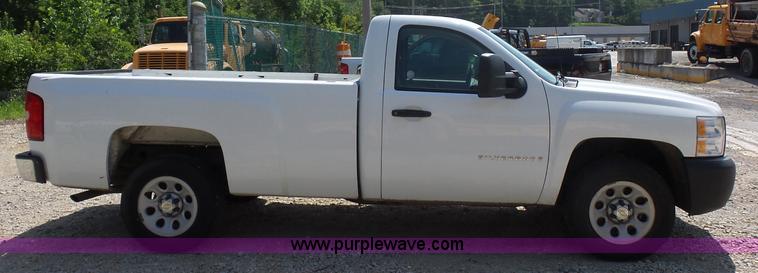 image for item K1733 2008 Chevrolet Silverado 1500 pickup truck