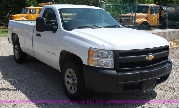 image for item K1733 2008 Chevrolet Silverado 1500 pickup truck