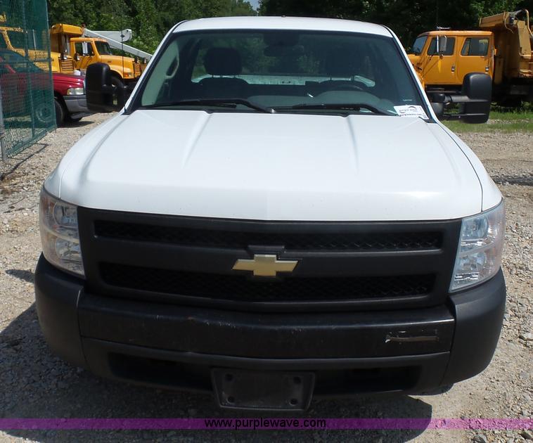 image for item K1733 2008 Chevrolet Silverado 1500 pickup truck