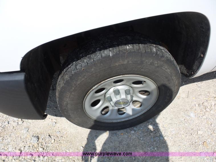 image for item K1733 2008 Chevrolet Silverado 1500 pickup truck