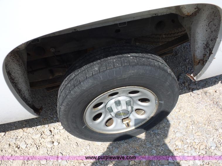 image for item K1733 2008 Chevrolet Silverado 1500 pickup truck