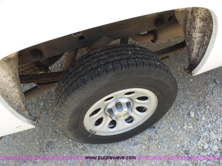 image for item K1733 2008 Chevrolet Silverado 1500 pickup truck