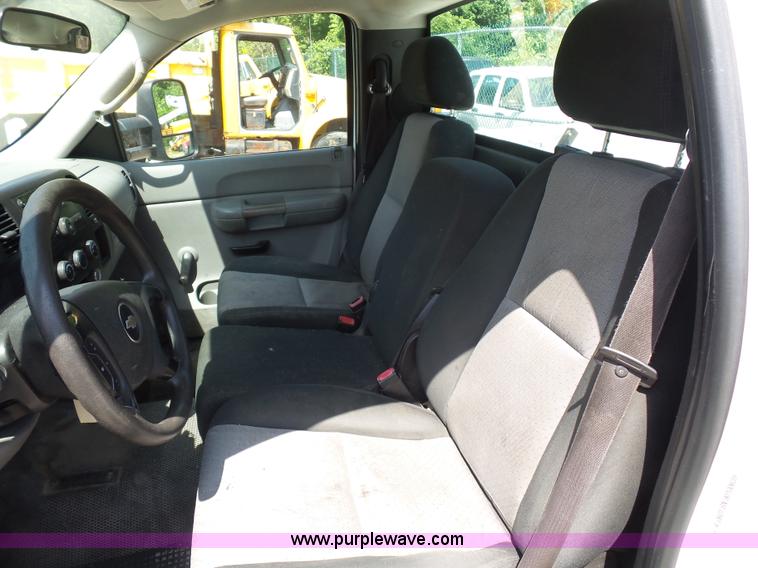 image for item K1733 2008 Chevrolet Silverado 1500 pickup truck