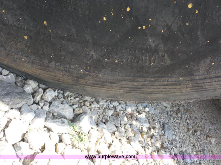 image for item K1734 1992 International 4900 oil distribution truck