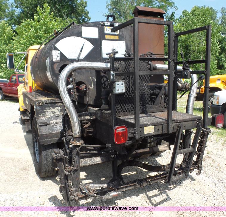 image for item K1734 1992 International 4900 oil distribution truck