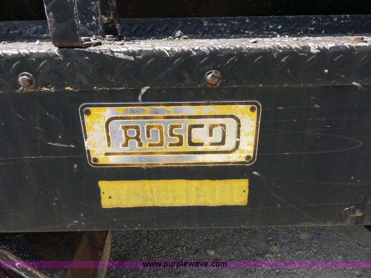 image for item K1734 1992 International 4900 oil distribution truck