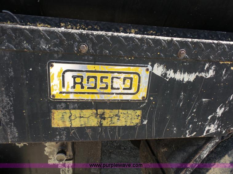 image for item K1734 1992 International 4900 oil distribution truck