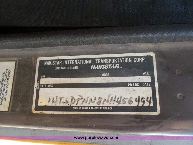 image for item K1734 1992 International 4900 oil distribution truck