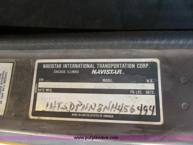 image for item K1734 1992 International 4900 oil distribution truck