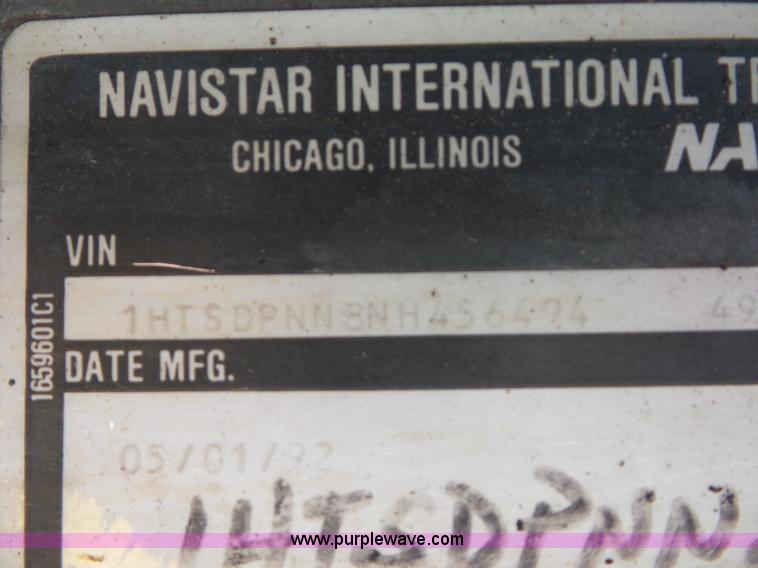 image for item K1734 1992 International 4900 oil distribution truck