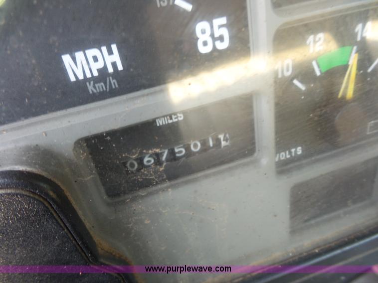 image for item K1734 1992 International 4900 oil distribution truck